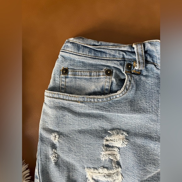 Women’s Denim Jean Shorts - Picture 4 of 4